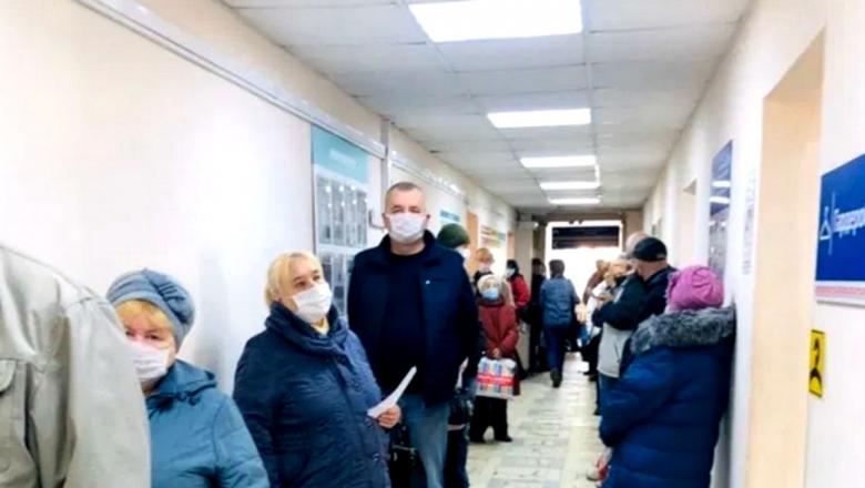 Петрозаводчане часами стоят в очереди за бесплатными лекарствами