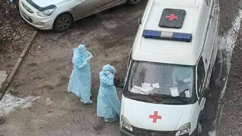 Одна из заболевших коронавирусом в Петрозаводске работает врачом "скорой"