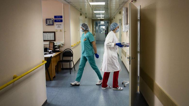 Зараженный коронавирусом житель Петрозаводска отказался ехать в больницу и не давал взять мазки у тех, с кем общался  