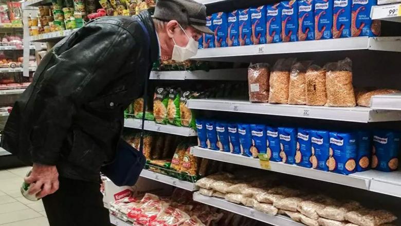 В некоторых городах Карелии пенсионерам разрешили ходить в магазин не по времени