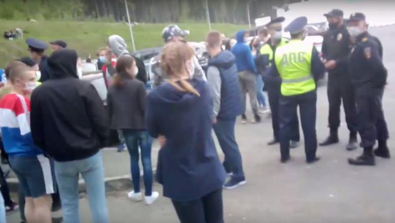 Полиция разогнала массовую тусовку автомобилистов в Петрозаводске