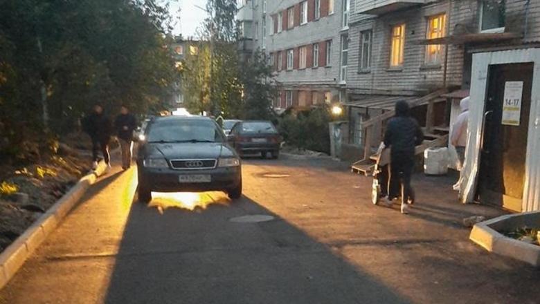 В Петрозаводске во дворе дома сбили 15-летнюю девочку