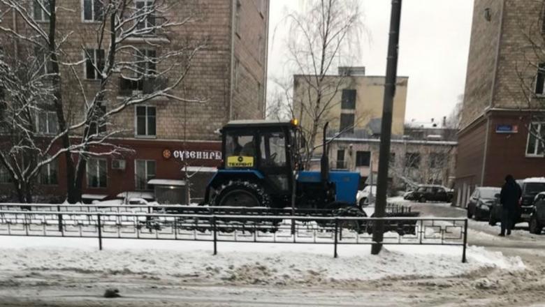 В Петрозаводске снежный ад, а мэрия  говорит, что подрядчик круглосуточно убирает снег