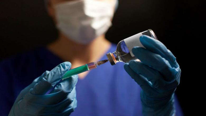 В Карелии началась вакцинация от коронавируса. Первыми прививаются врачи