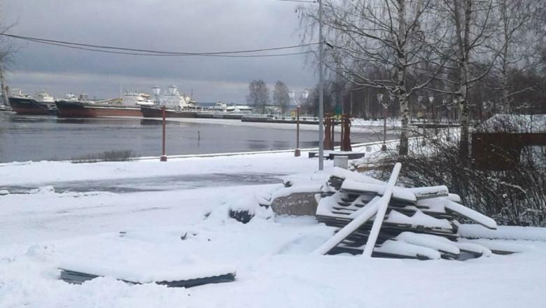 Мэрия Петрозаводска не примет и не оплатит уложенное в снег покрытие на набережной