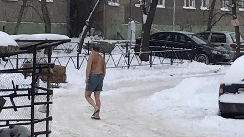 В Петрозаводске по улице бегал голый мужчина с веревкой на шее 