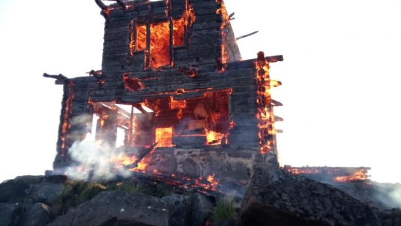 В Рабочеостровске сгорела церковь из фильма 
