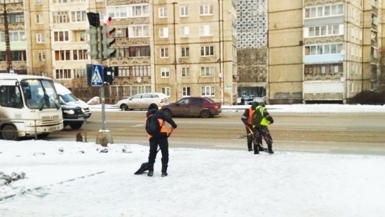 Чиновники рассказали, почему на тротуарах Петрозаводска гололед