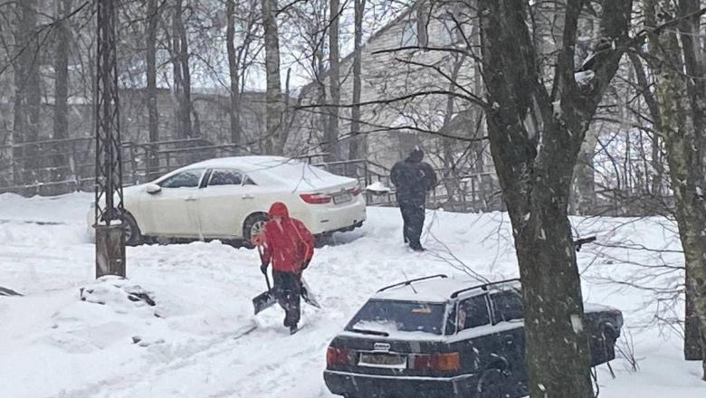 Петрозаводск накрыл сильный снежный циклон