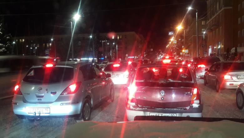 Непродуманный режим светофоров на улице Куйбышева в Петрозаводске привел к пробкам