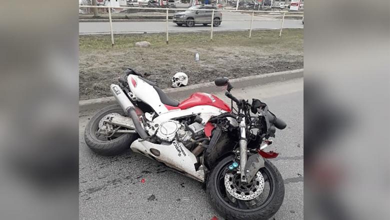 Мотоциклист без прав устроил аварию в Петрозаводске 