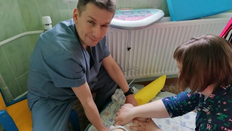 В Петрозаводск приехал детский врач-реабилитолог, который обучит коллег новому методу
