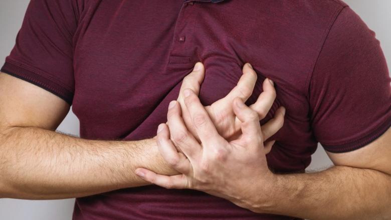Кардиолог: долго терпеть боль в груди может быть смертельно опасно