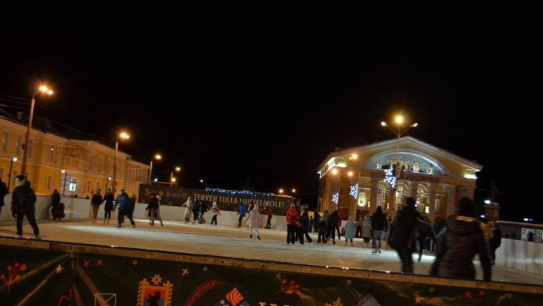 Известно, когда откроется мобильный каток на площади Кирова 