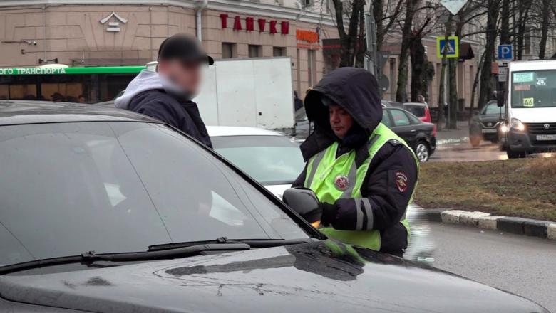 Россиянин не оплатил штрафов на сумму 600 тысяч и продолжал ездить за рулем