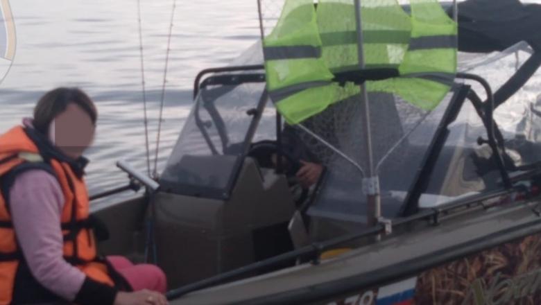 Из-за неисправности в моторе уж и жена застряли посреди Ладожского озера