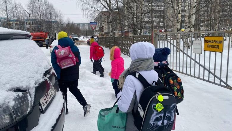 В Петрозаводске эвакуировали несколько школ