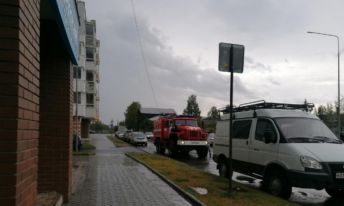 В Петрозаводске молния попала в оптоволоконный кабель в домах и расплавила  его